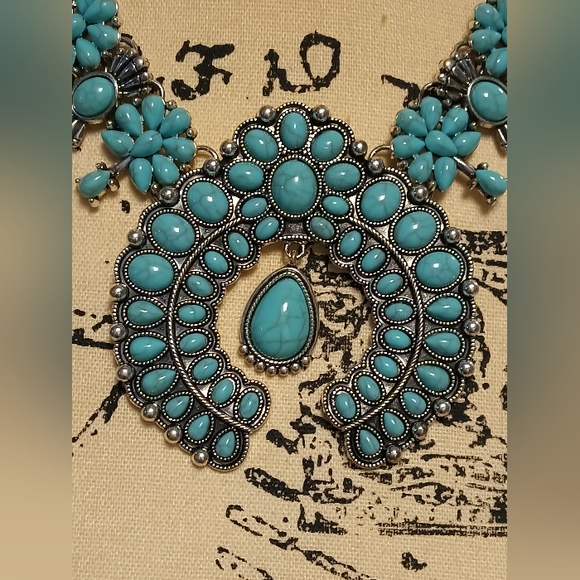 𝑻𝒖𝒓𝒒𝒖𝒐𝒊𝒔𝒆 𝑺𝒒𝒖𝒂𝒔𝒉 𝑩𝒍𝒐𝒔𝒔𝒐𝒎 𝑪𝒐𝒏𝒄𝒉𝒐 𝑵𝒆𝒄𝒌𝒍𝒂𝒄𝒆 - Picture 2 of 13